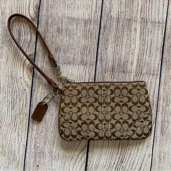 Coach Signature C Pattern Jacquard Canvas Clutch Wristlet - Picture 5 of 9